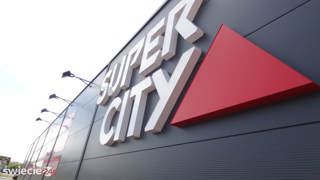 Market Super City na dzień przed otwarciem