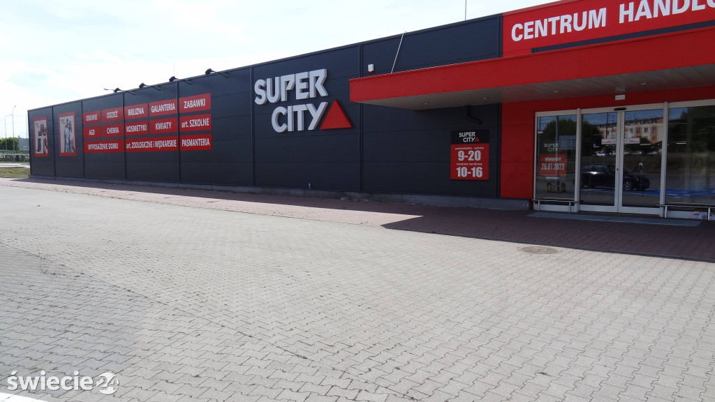 Market Super City na dzień przed otwarciem