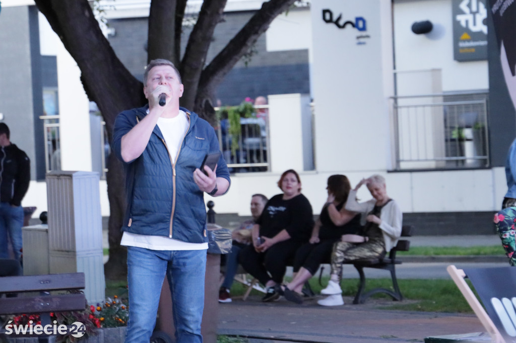 Karaoke w parku w Świeciu