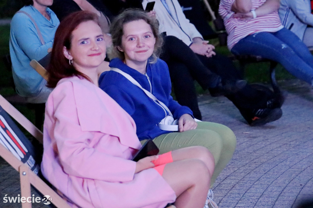 Karaoke w parku w Świeciu