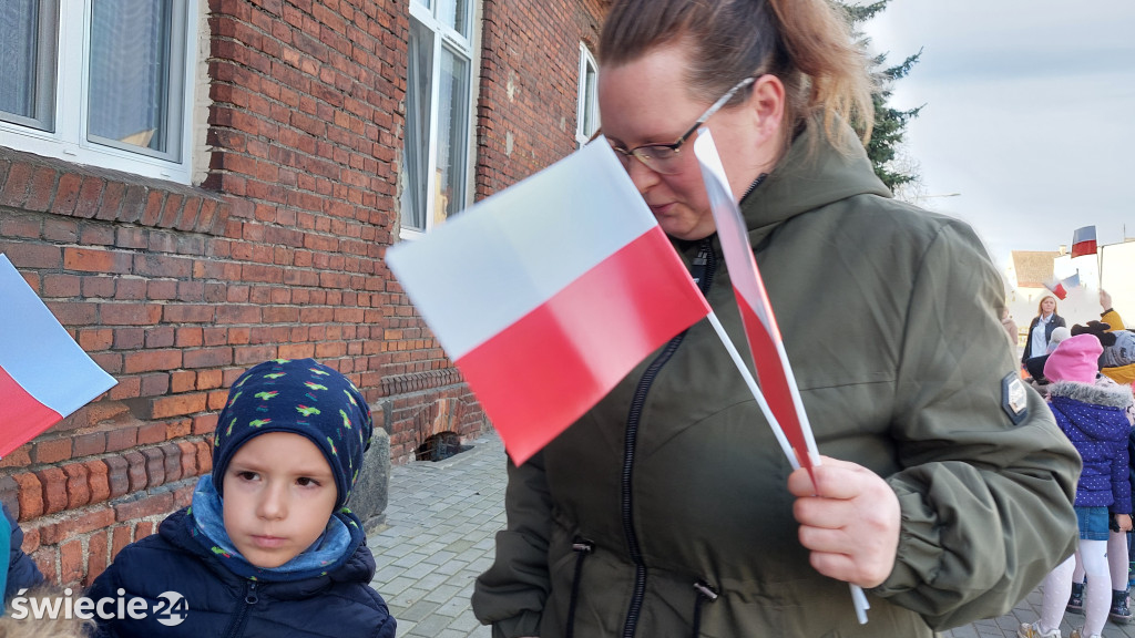 Patriotyczny przemarsz przedszkolaków