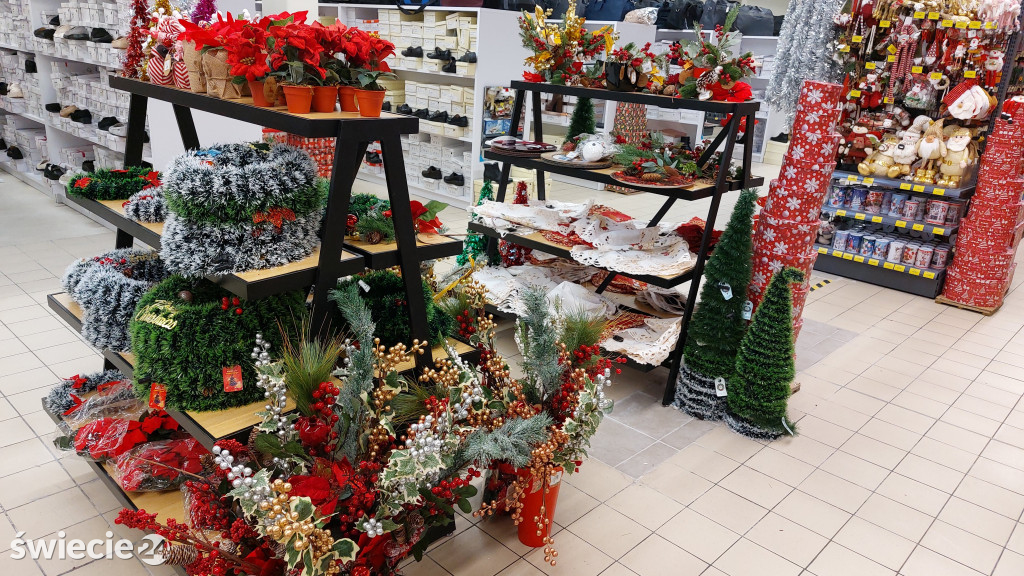 Świąteczne ozdoby w Super City w Świeciu