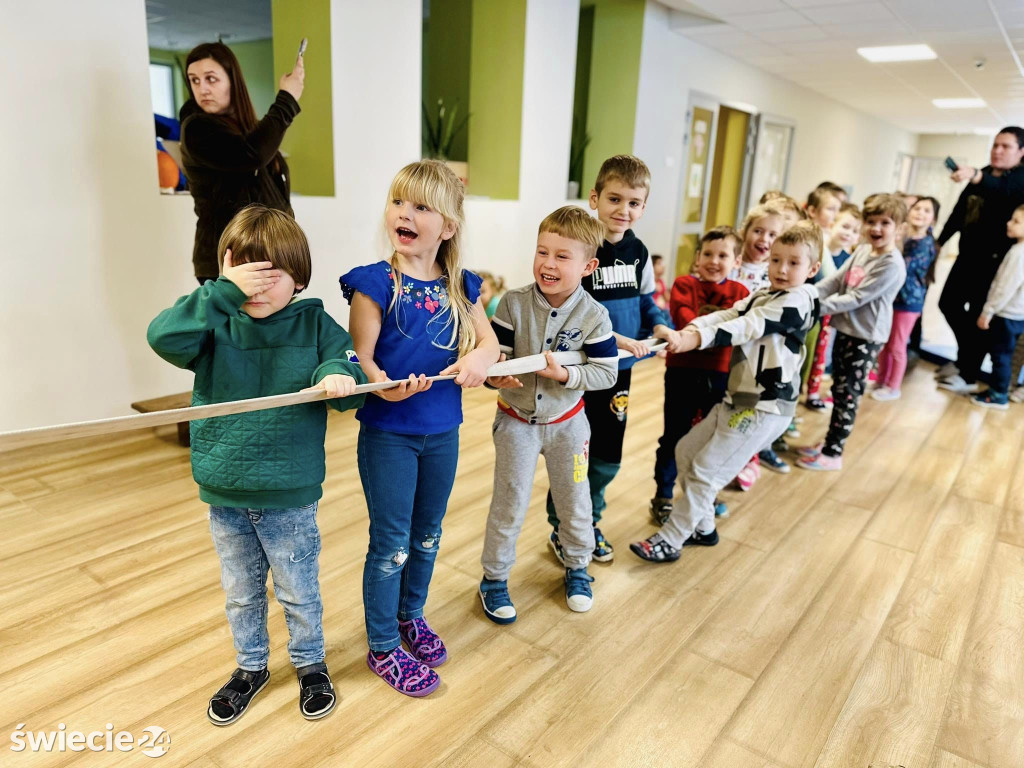 Odwiedziny strażaków w przedszkolu w Laskowicach