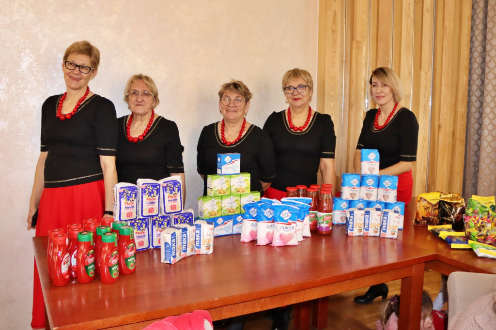 Mikołajkowe spotkanie dzieci i seniorów z  Bukowca