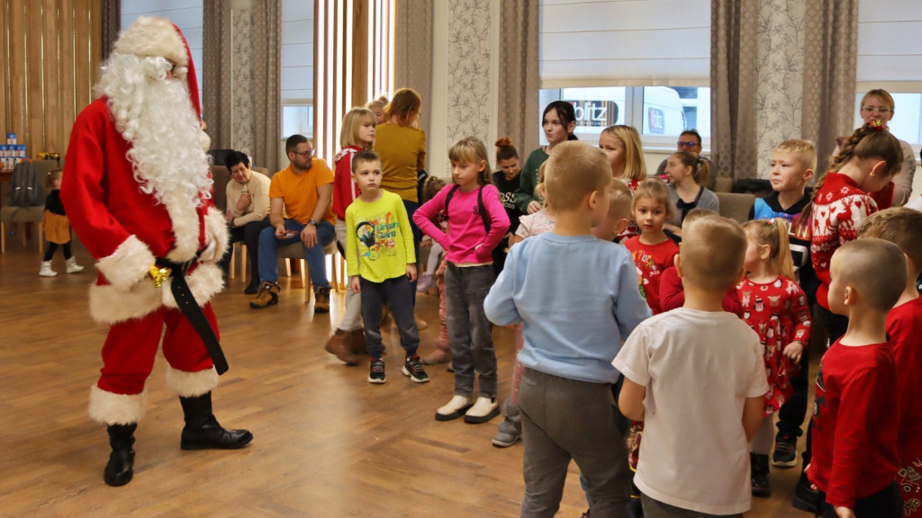 Mikołajkowe spotkanie dzieci i seniorów z  Bukowca