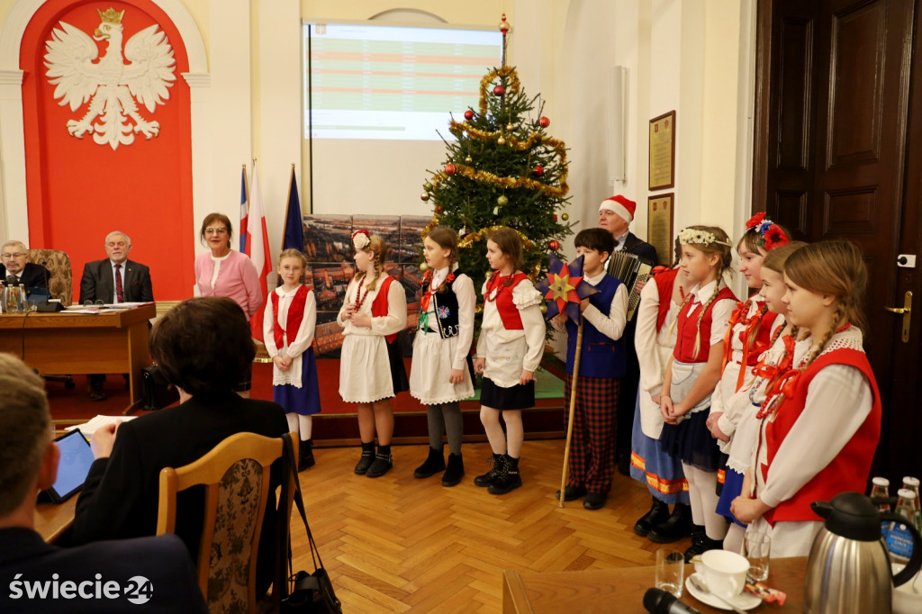 Uczniowie z Czapel kolędowali w urzędzie