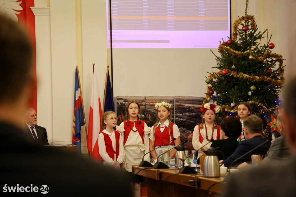 Uczniowie z Czapel kolędowali w urzędzie