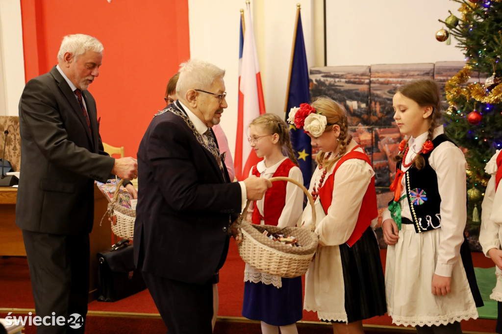Uczniowie z Czapel kolędowali w urzędzie