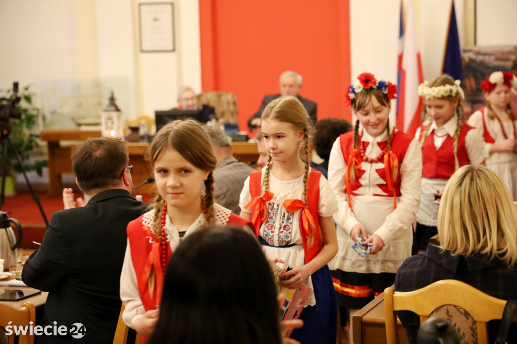 Uczniowie z Czapel kolędowali w urzędzie