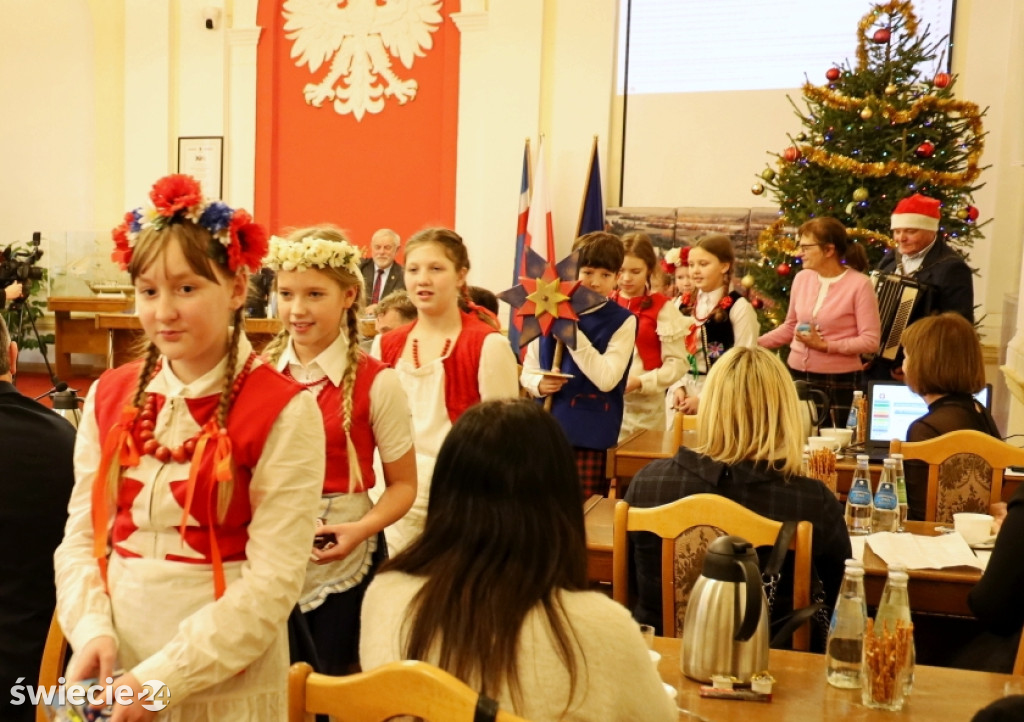 Uczniowie z Czapel kolędowali w urzędzie