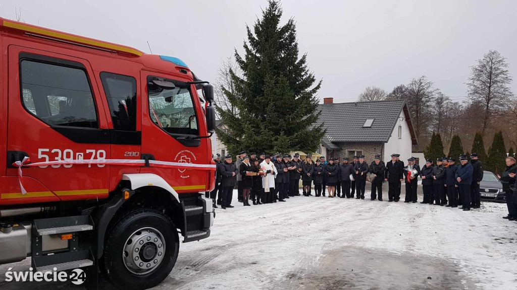 Przekazanie samochodu Volvo strażakom z Błądzimia