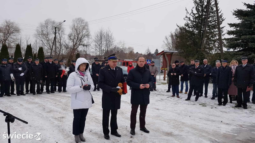 Przekazanie samochodu Volvo strażakom z Błądzimia