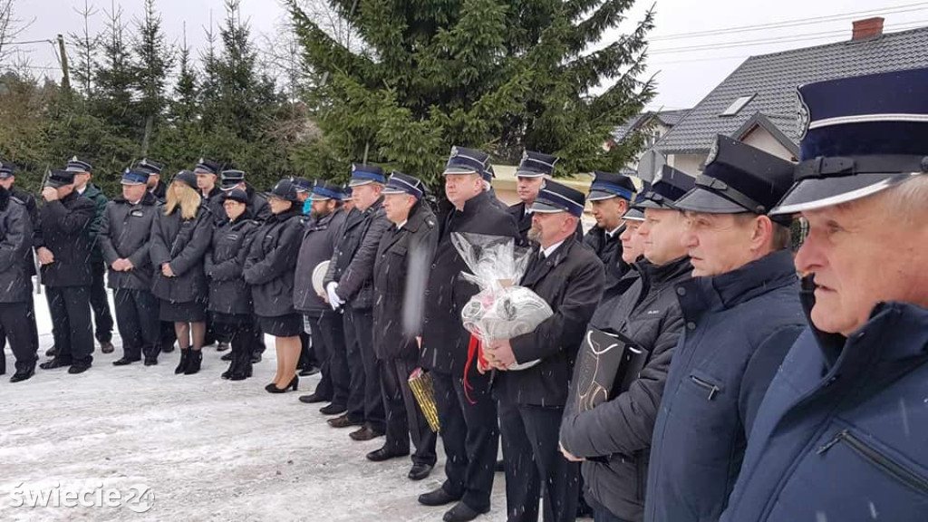 Przekazanie samochodu Volvo strażakom z Błądzimia