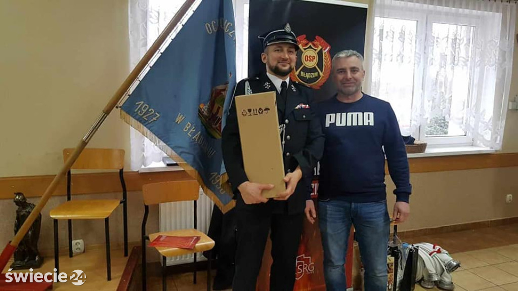 Przekazanie samochodu Volvo strażakom z Błądzimia
