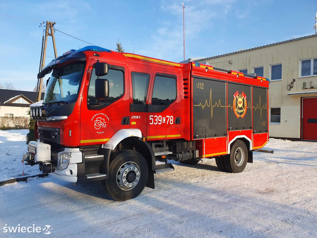 Przekazanie samochodu Volvo strażakom z Błądzimia