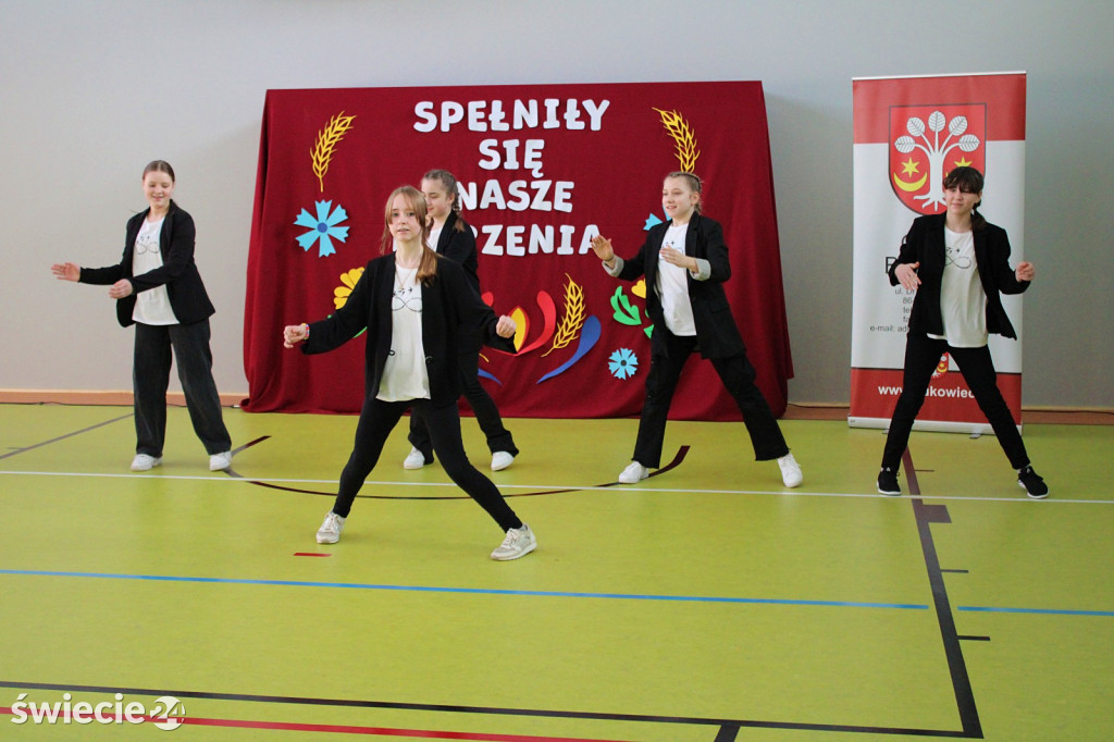 Otwarcie szkoły w Przysiersku po remoncie