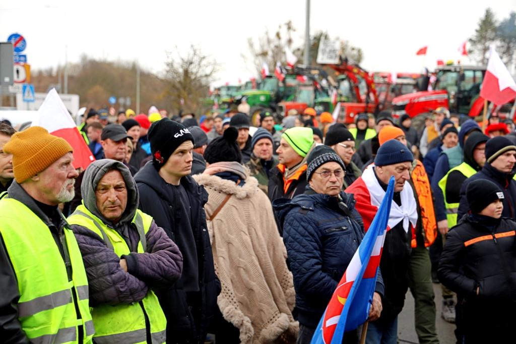 Protest — do Świecia wjechało 400 traktorów