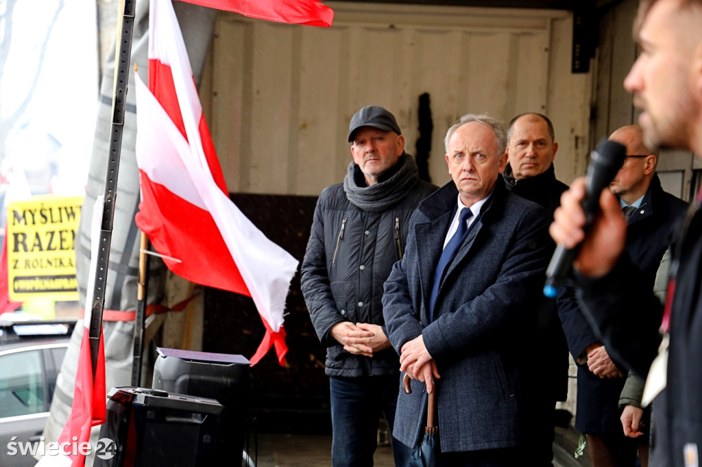 Protest — do Świecia wjechało 400 traktorów