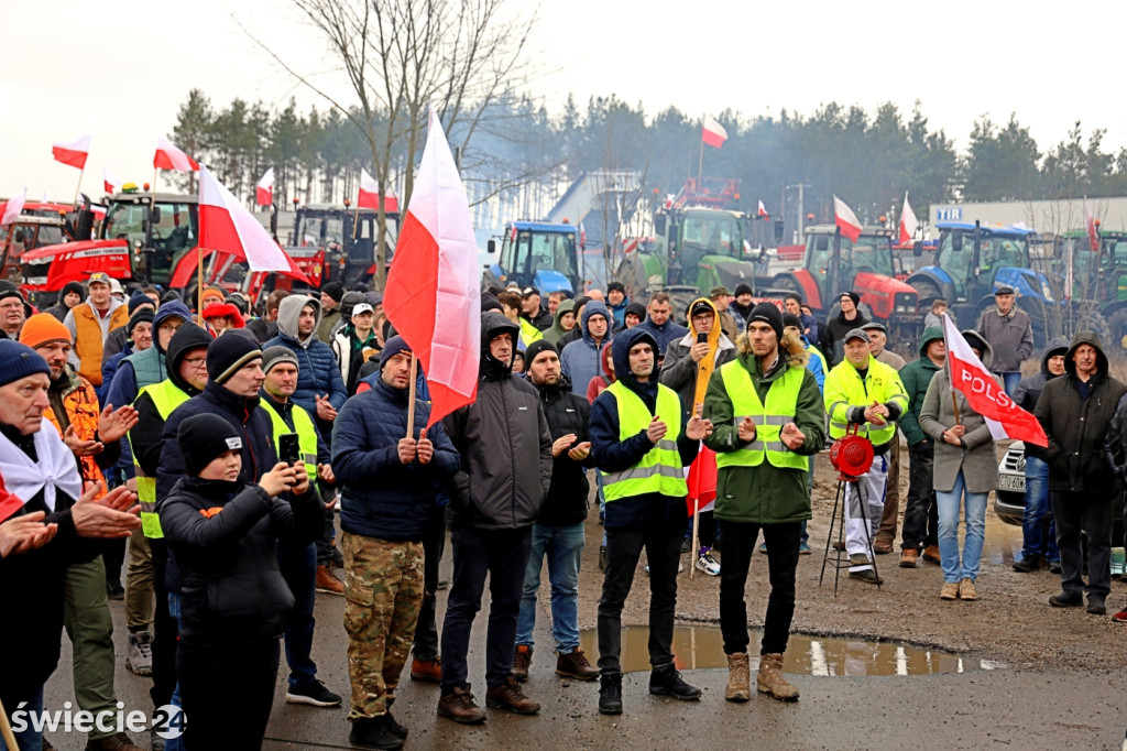 Protest — do Świecia wjechało 400 traktorów