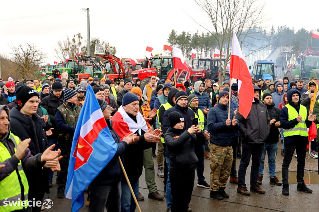 Protest — do Świecia wjechało 400 traktorów