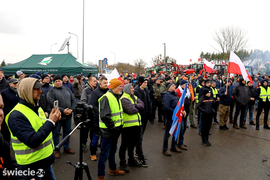 Protest — do Świecia wjechało 400 traktorów