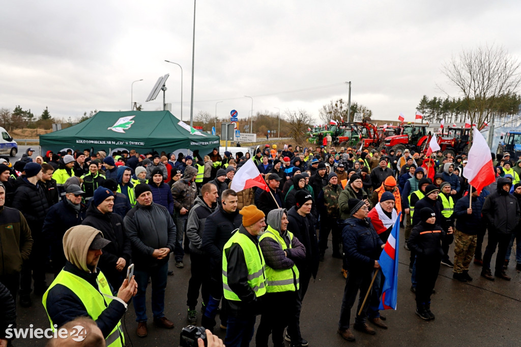 Protest — do Świecia wjechało 400 traktorów