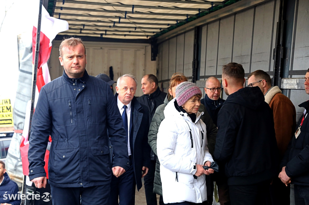 Protest — do Świecia wjechało 400 traktorów
