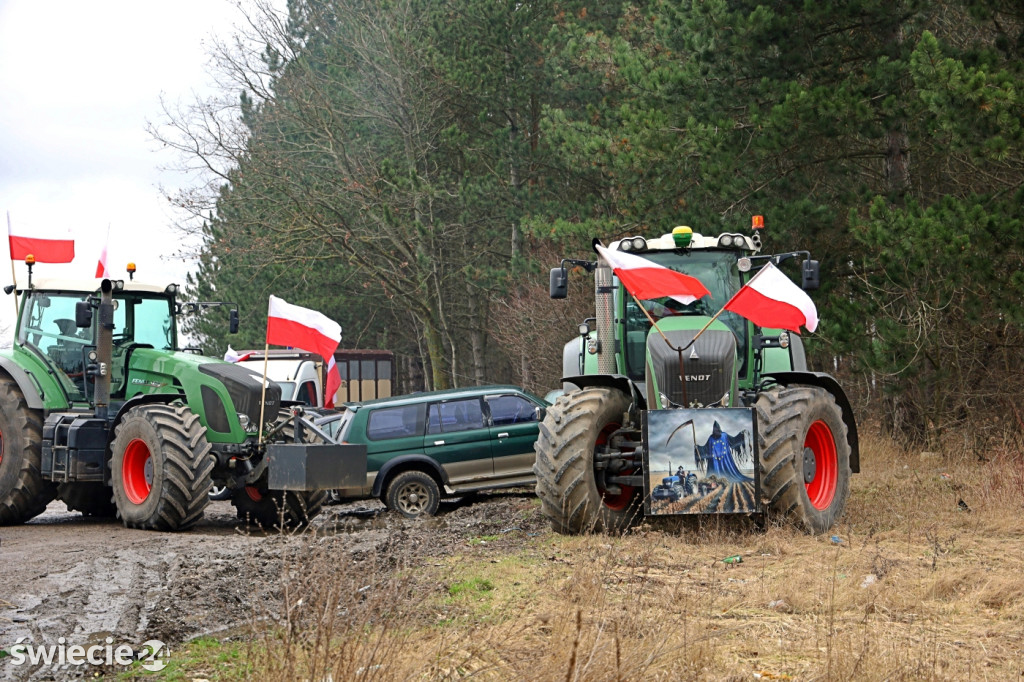 Protest — do Świecia wjechało 400 traktorów