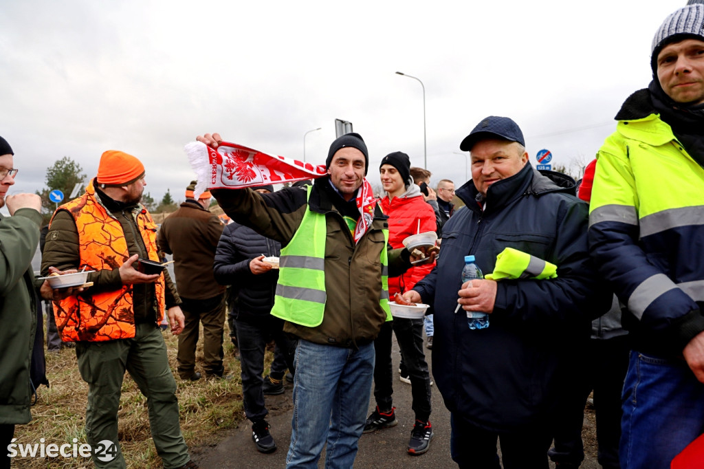 Protest — do Świecia wjechało 400 traktorów