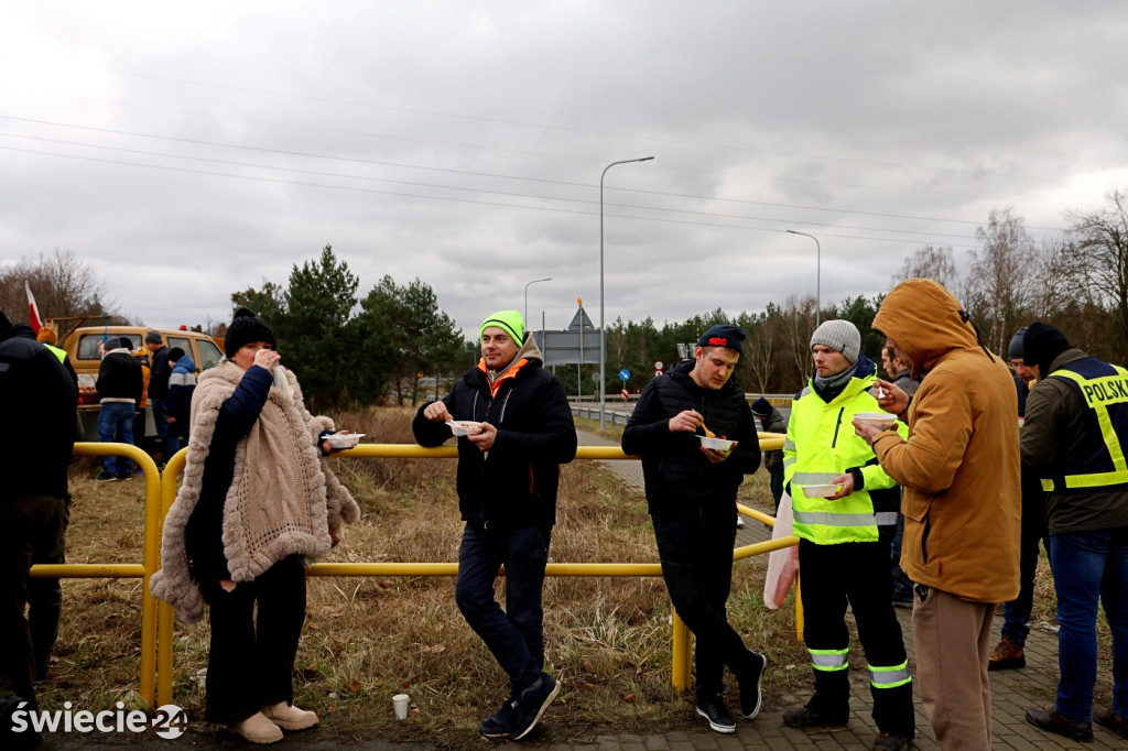 Protest — do Świecia wjechało 400 traktorów