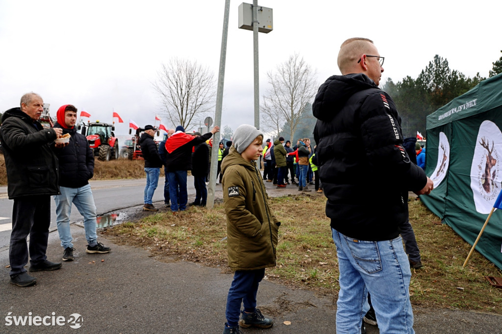 Protest — do Świecia wjechało 400 traktorów