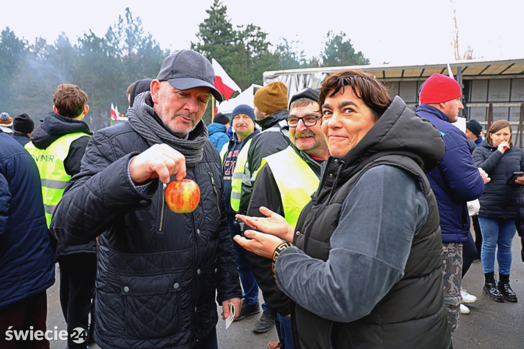 Protest — do Świecia wjechało 400 traktorów