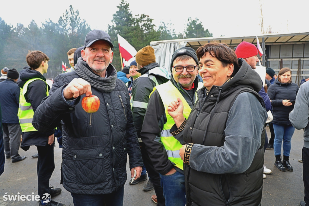 Protest — do Świecia wjechało 400 traktorów