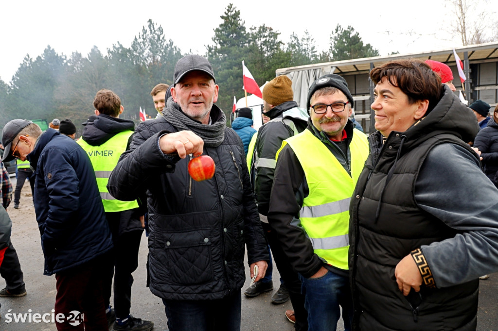Protest — do Świecia wjechało 400 traktorów