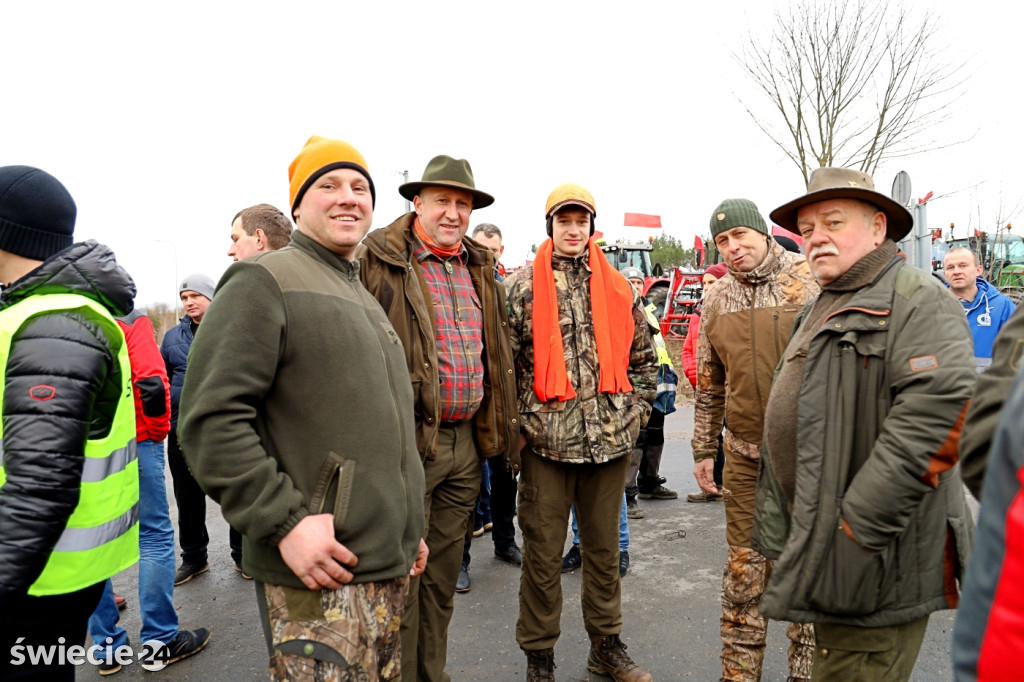 Protest — do Świecia wjechało 400 traktorów