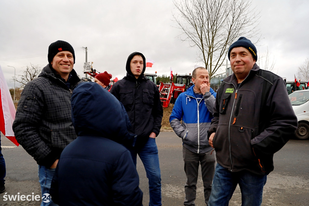 Protest — do Świecia wjechało 400 traktorów