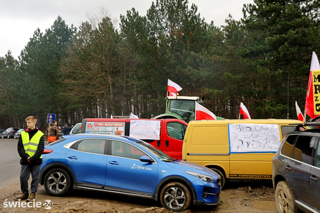 Protest — do Świecia wjechało 400 traktorów