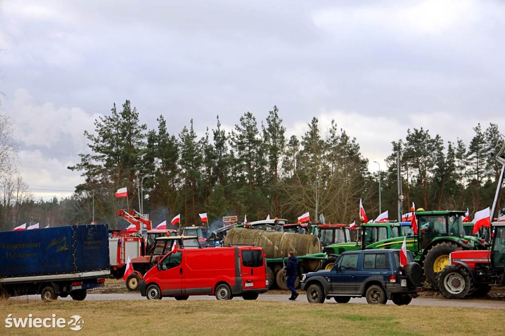 Protest — do Świecia wjechało 400 traktorów
