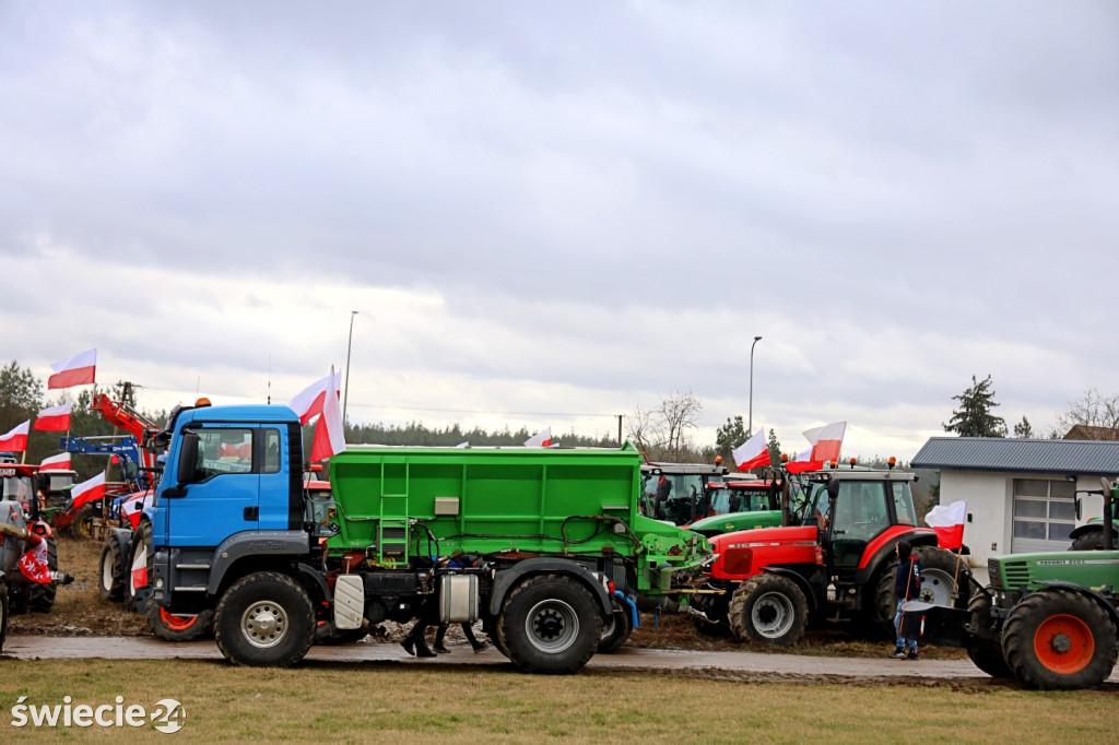 Protest — do Świecia wjechało 400 traktorów