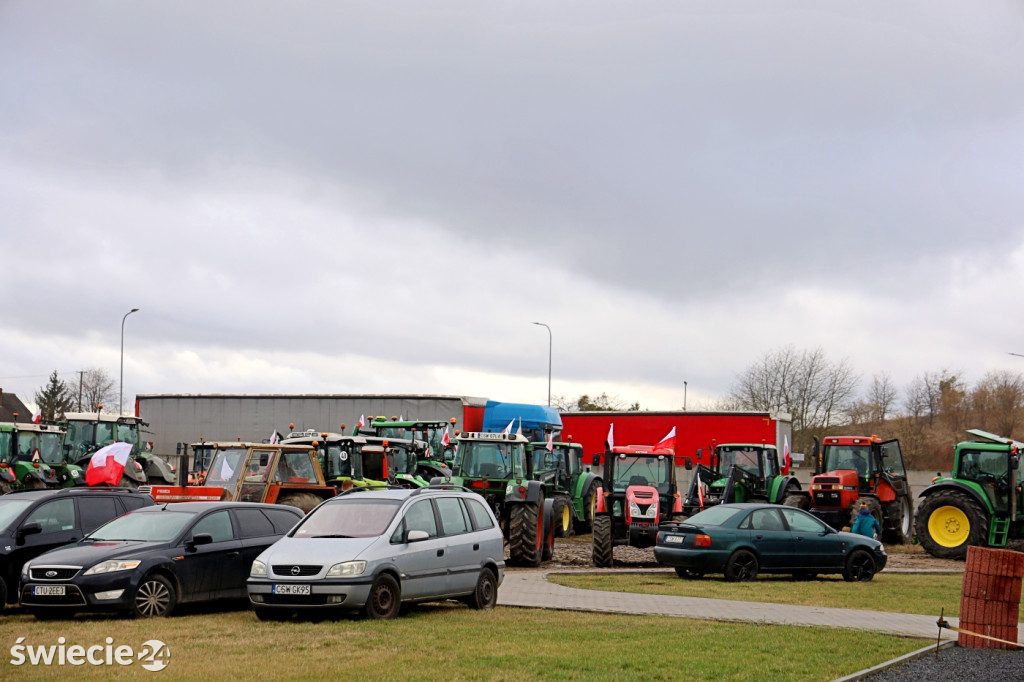 Protest — do Świecia wjechało 400 traktorów