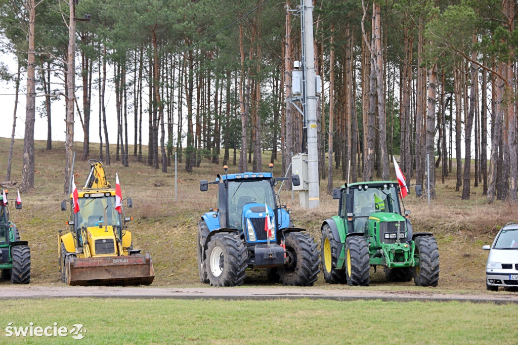Protest — do Świecia wjechało 400 traktorów