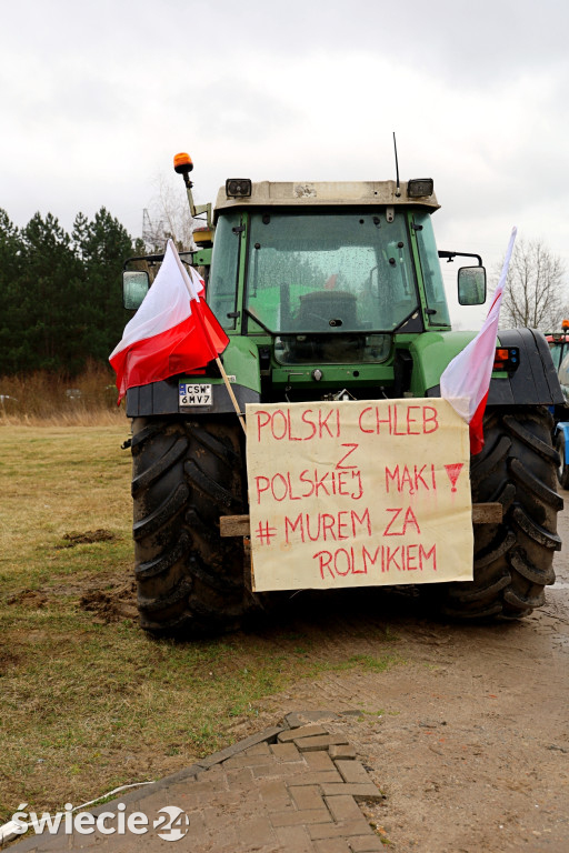 Protest — do Świecia wjechało 400 traktorów