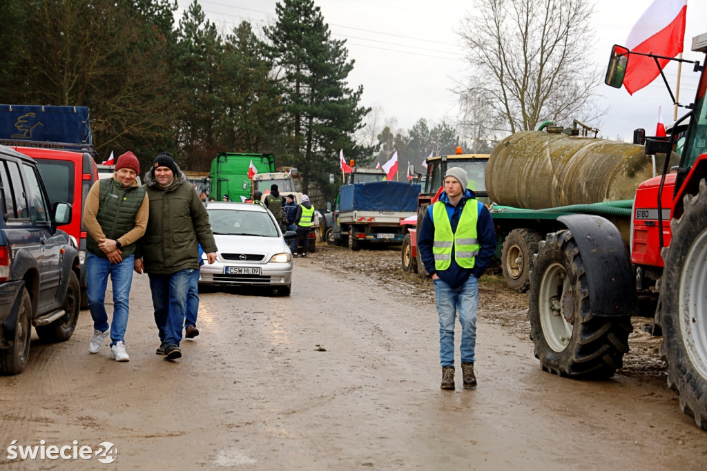 Protest — do Świecia wjechało 400 traktorów