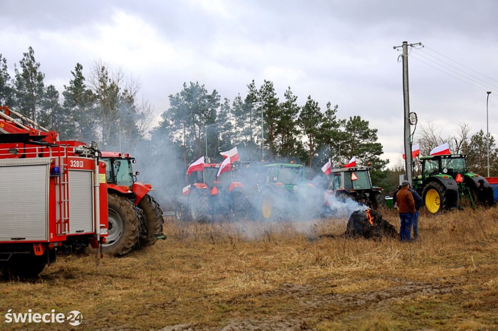 Protest — do Świecia wjechało 400 traktorów
