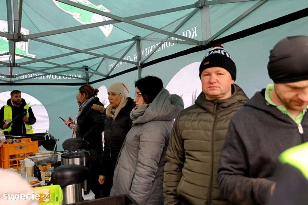 Protest — do Świecia wjechało 400 traktorów