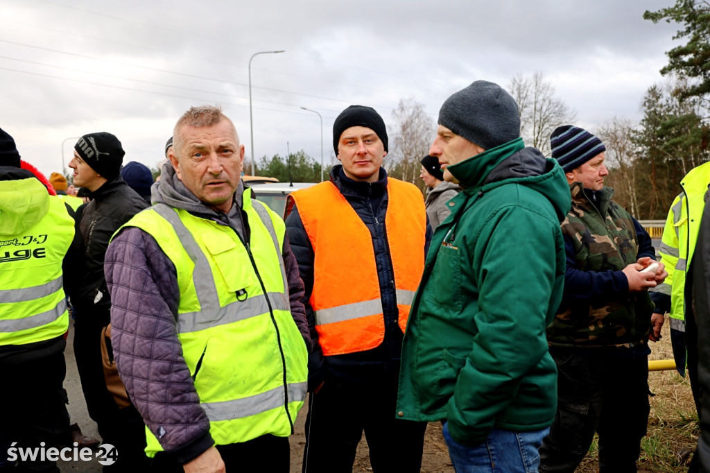 Protest — do Świecia wjechało 400 traktorów