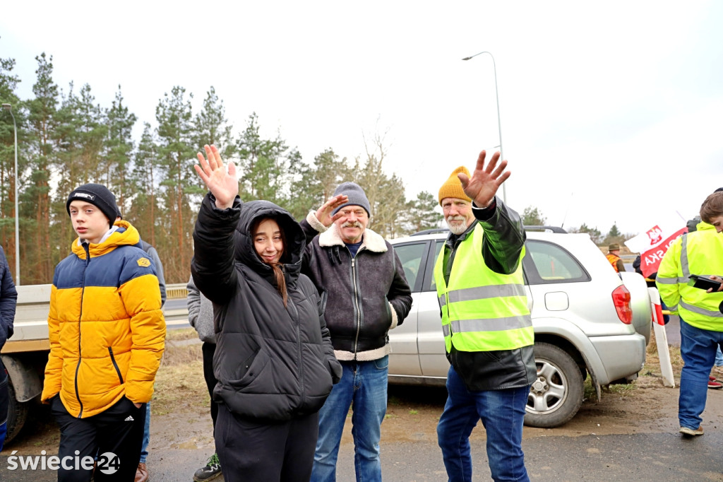 Protest — do Świecia wjechało 400 traktorów