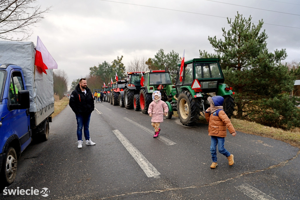 Protest — do Świecia wjechało 400 traktorów