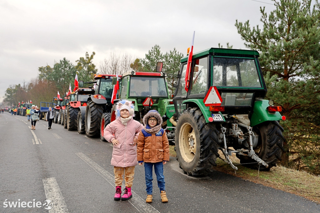 Protest — do Świecia wjechało 400 traktorów