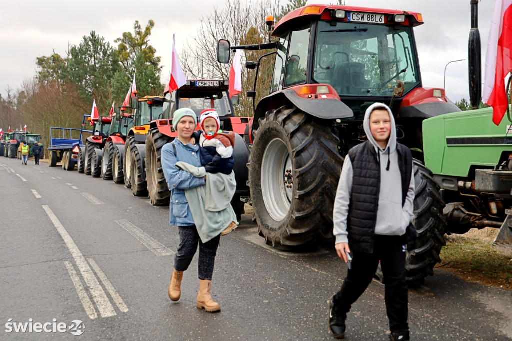 Protest — do Świecia wjechało 400 traktorów